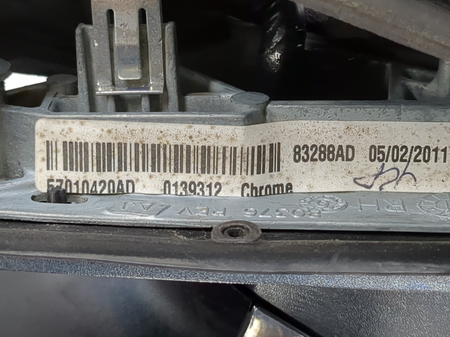 2011 Chrysler 300 Side Mirror Replacement Passenger Right View Door Mirror P/N:57010420AD Fits OEM Used Auto Parts - Oemused