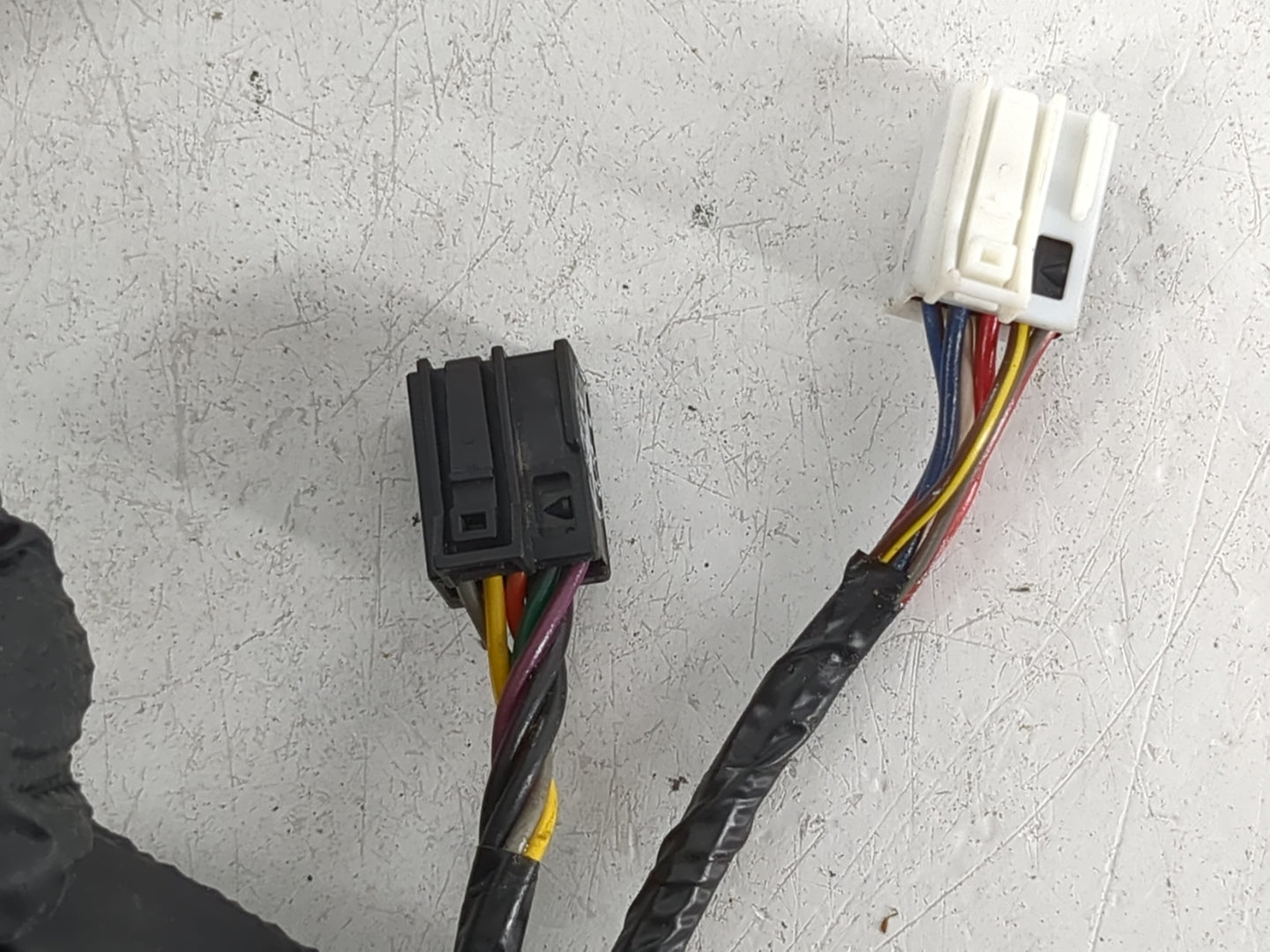 2011 Chrysler 300 Side Mirror Replacement Passenger Right View Door Mirror P/N:57010420AD Fits OEM Used Auto Parts - Oemused