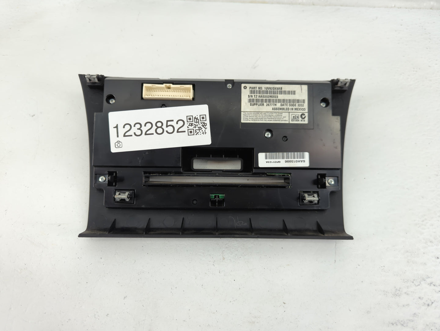 2011 Chrysler 300 Climate Control Module Temperature AC/Heater Replacement P/N:1UV82DX8AB Fits OEM Used Auto Parts - Oemused