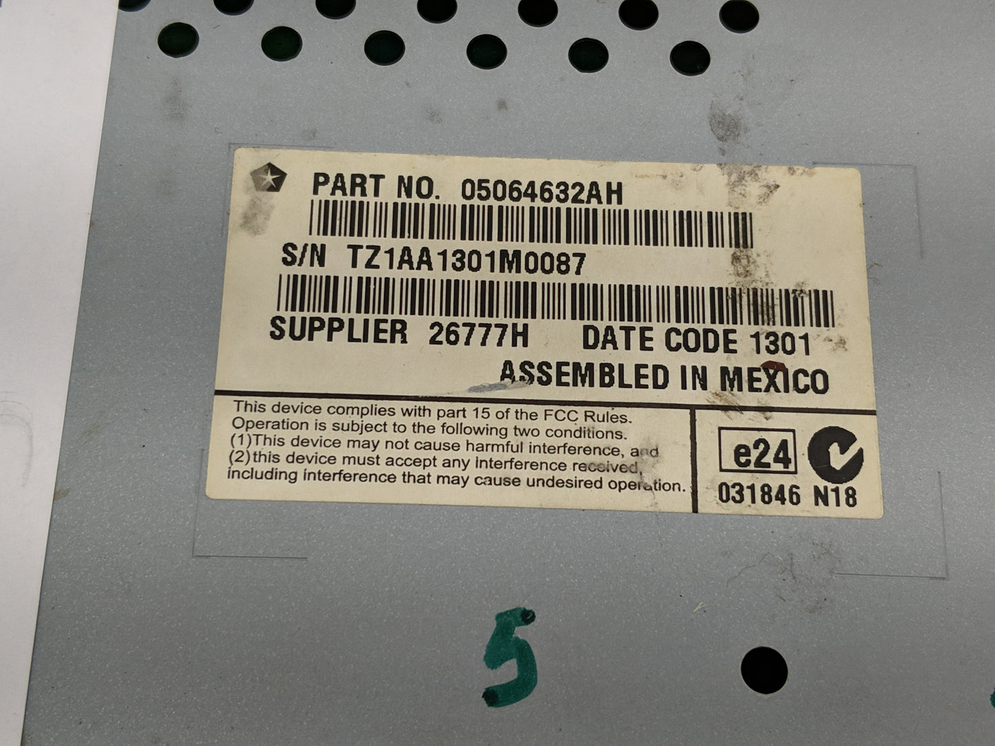2011-2014 Chrysler 300 Information Display Screen - Oemusedautoparts1.com