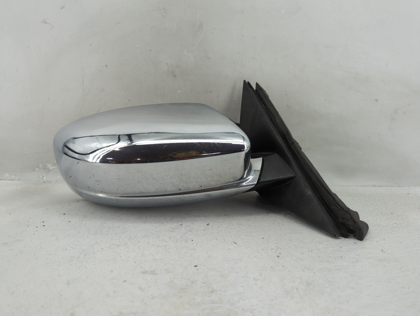 2011-2014 Chrysler 300 Passenger Side View Mirror - Right Door Mirror OEM Used - Oemusedautoparts1.com