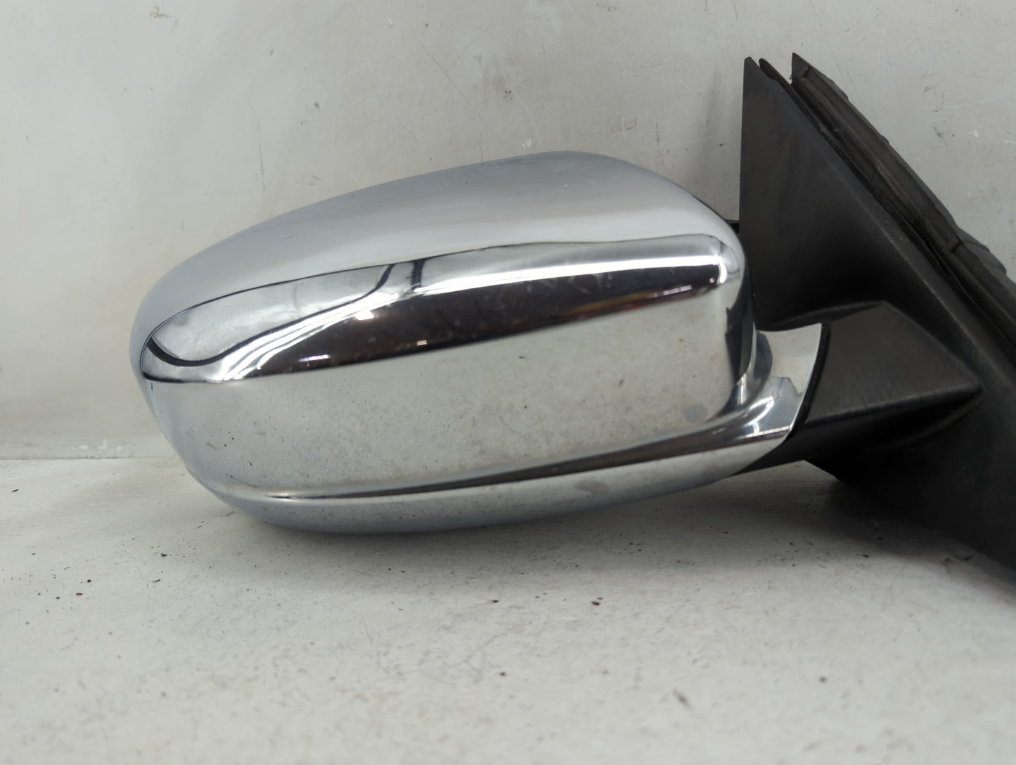 2011-2014 Chrysler 300 Passenger Side View Mirror - Right Door Mirror OEM Used - Oemusedautoparts1.com