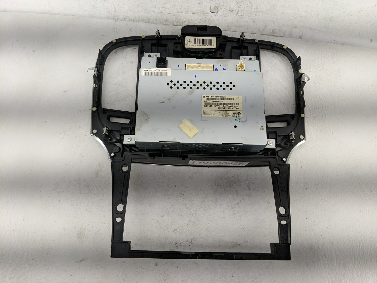 2011-2014 Chrysler 300 Information Display Screen - Oemusedautoparts1.com