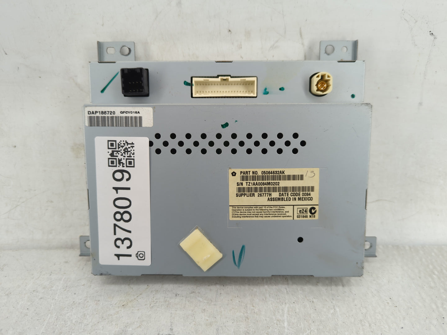 2011-2014 Chrysler 300 Information Display Screen - Oemusedautoparts1.com