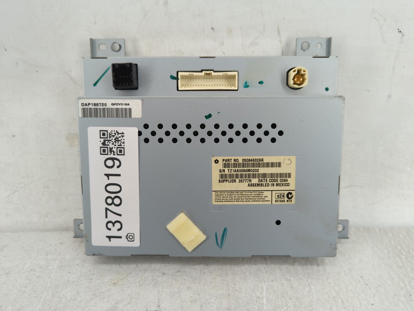 2011-2014 Chrysler 300 Information Display Screen - Oemusedautoparts1.com