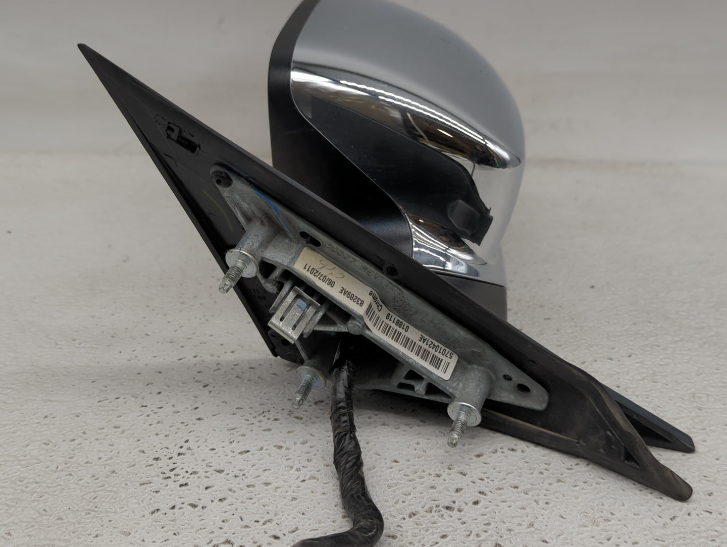 2011-2014 Chrysler 300 Driver Side View Mirror - Left Door Mirror OEM Used - Oemusedautoparts1.com