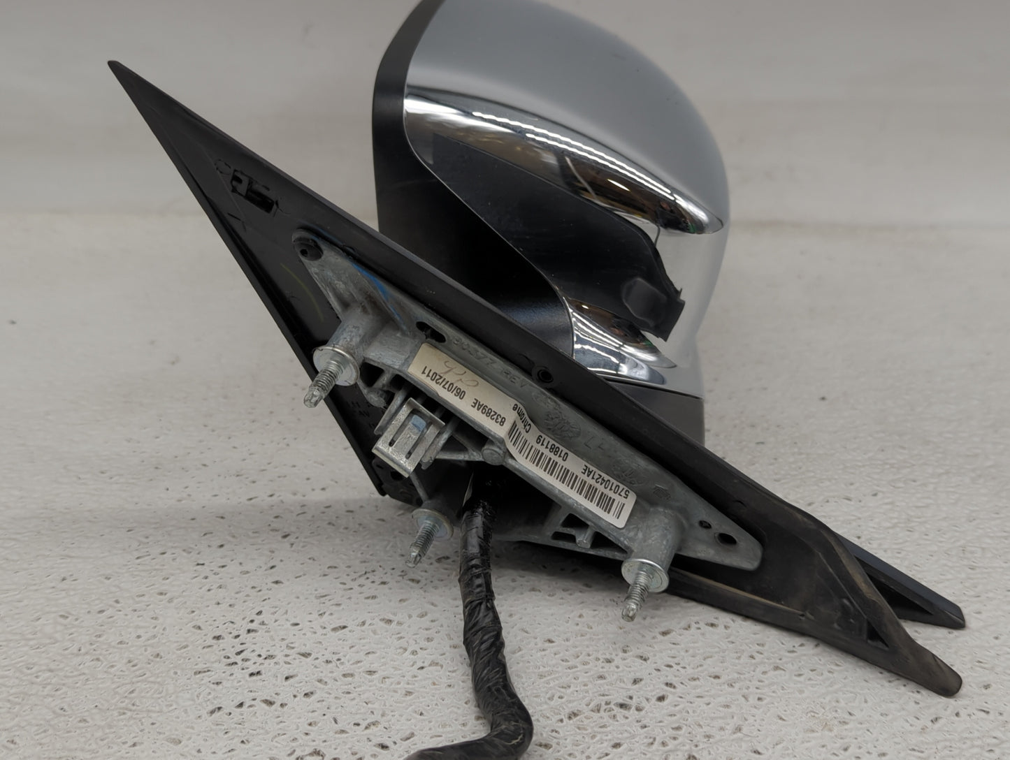 2011-2014 Chrysler 300 Driver Side View Mirror - Left Door Mirror OEM Used - Oemusedautoparts1.com