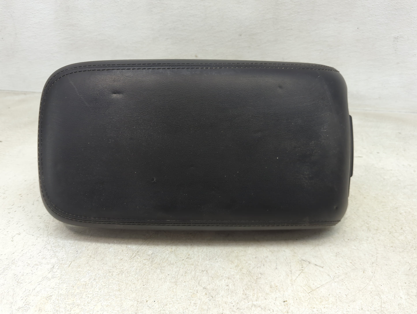2011 Chrysler 300 Center Console Armrest Cover Lid Fits OEM Used Auto Parts - Oemusedautoparts1.com