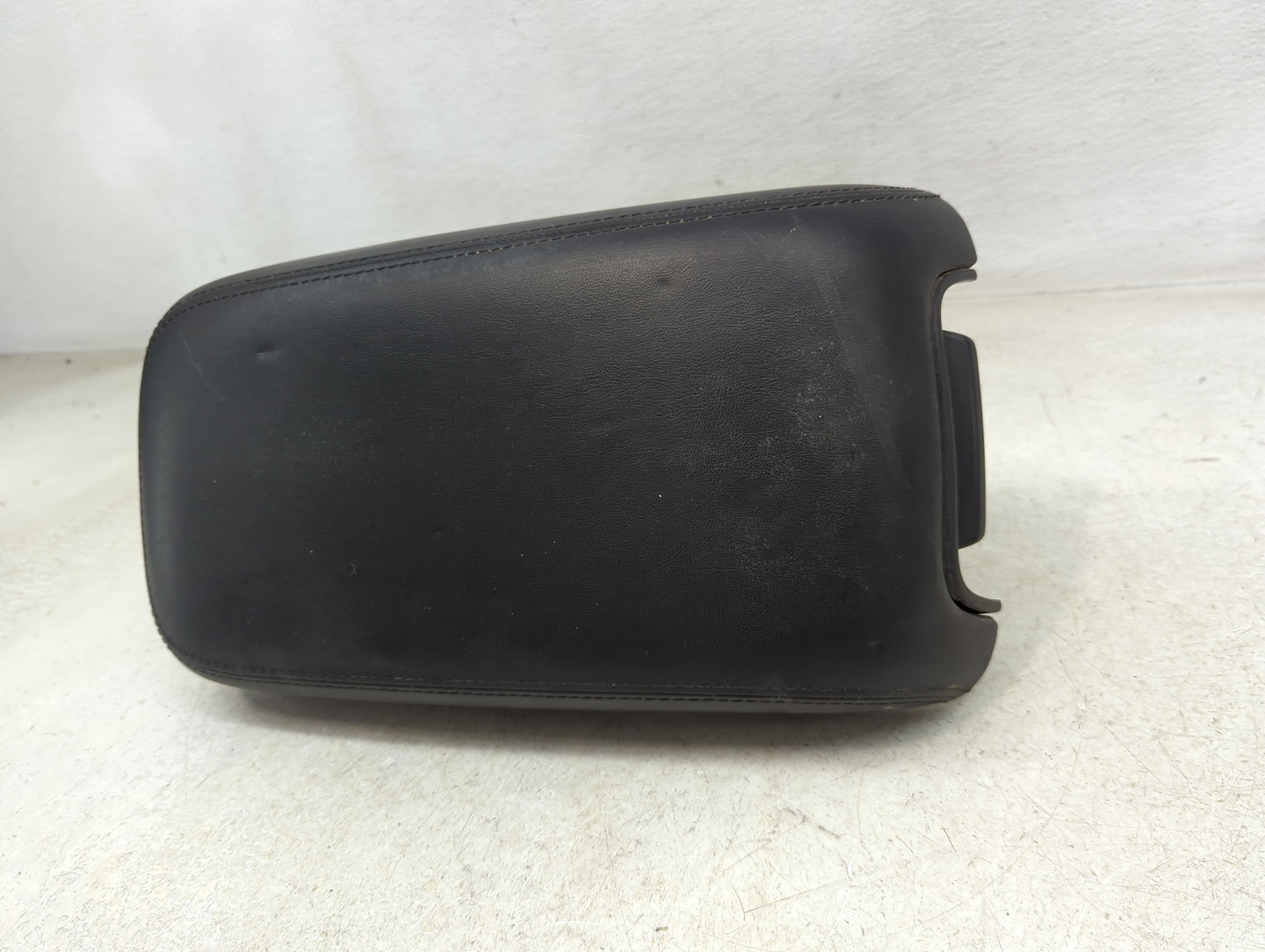 2011 Chrysler 300 Center Console Armrest Cover Lid Fits OEM Used Auto Parts - Oemusedautoparts1.com