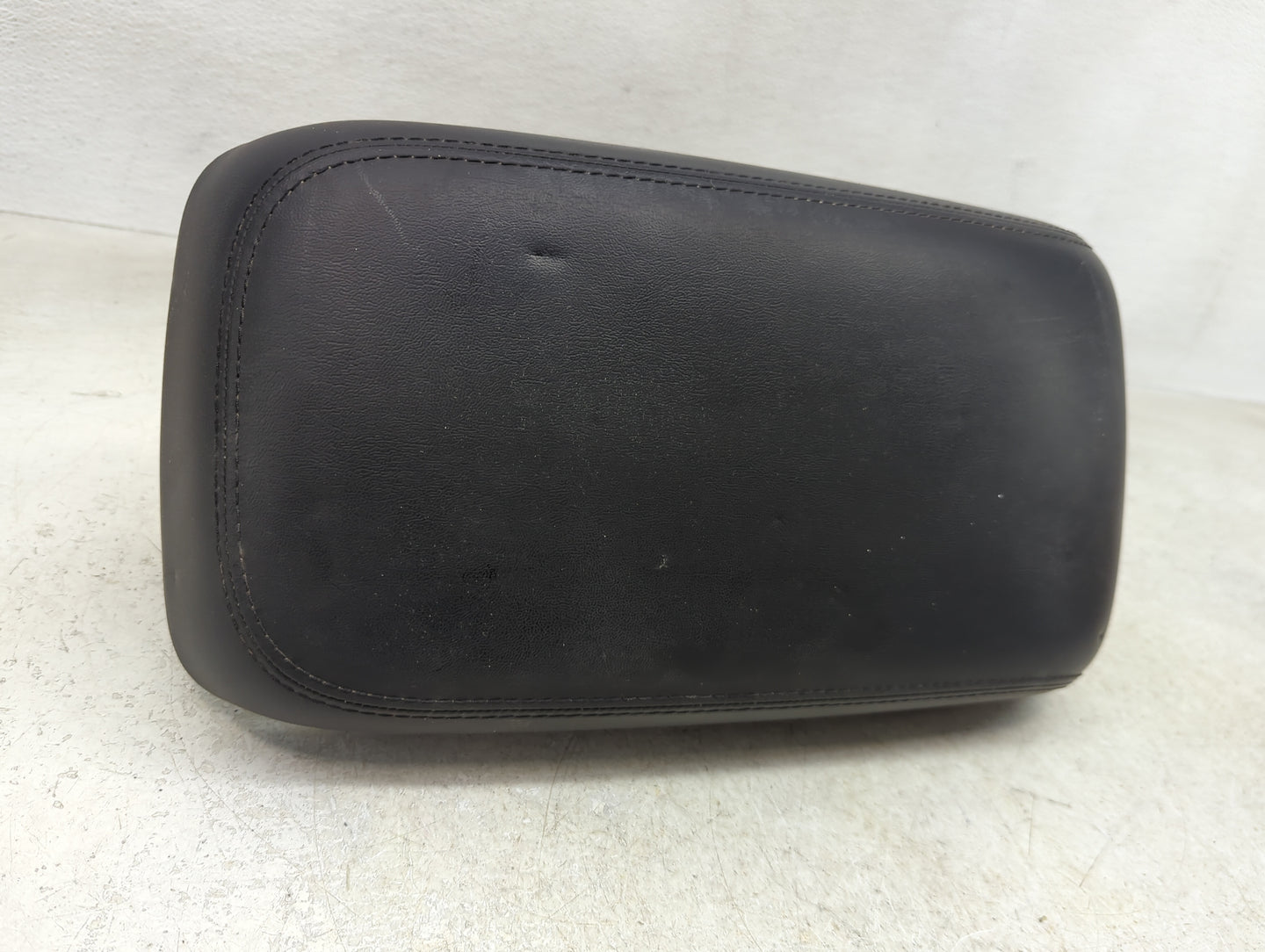 2011 Chrysler 300 Center Console Armrest Cover Lid Fits OEM Used Auto Parts - Oemusedautoparts1.com