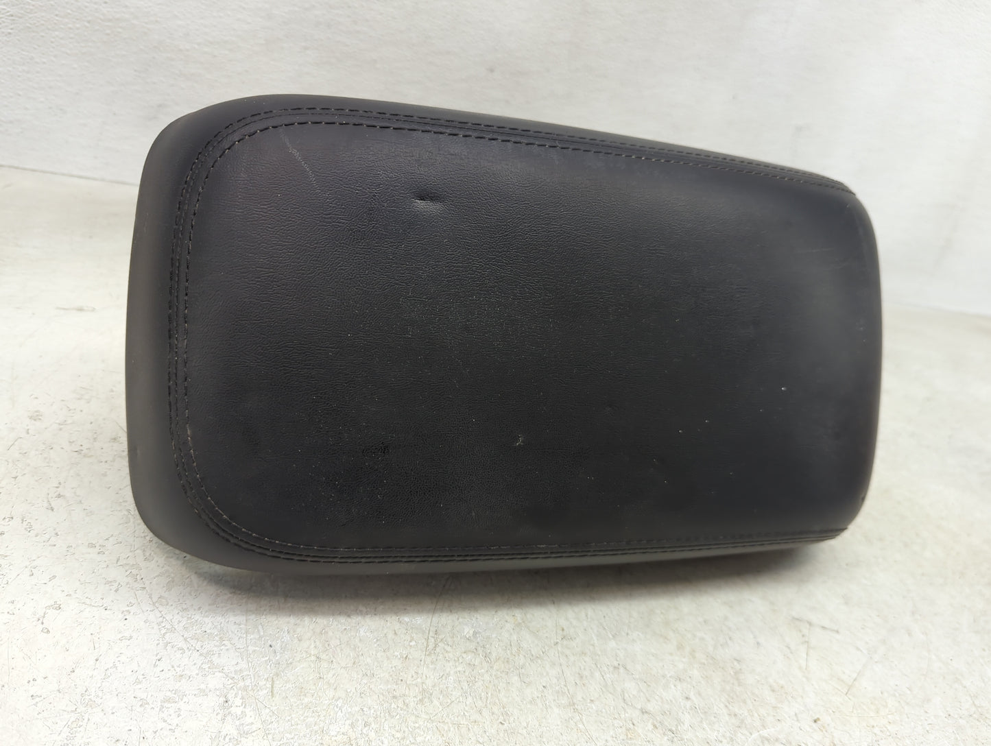 2011 Chrysler 300 Center Console Armrest Cover Lid Fits OEM Used Auto Parts - Oemusedautoparts1.com
