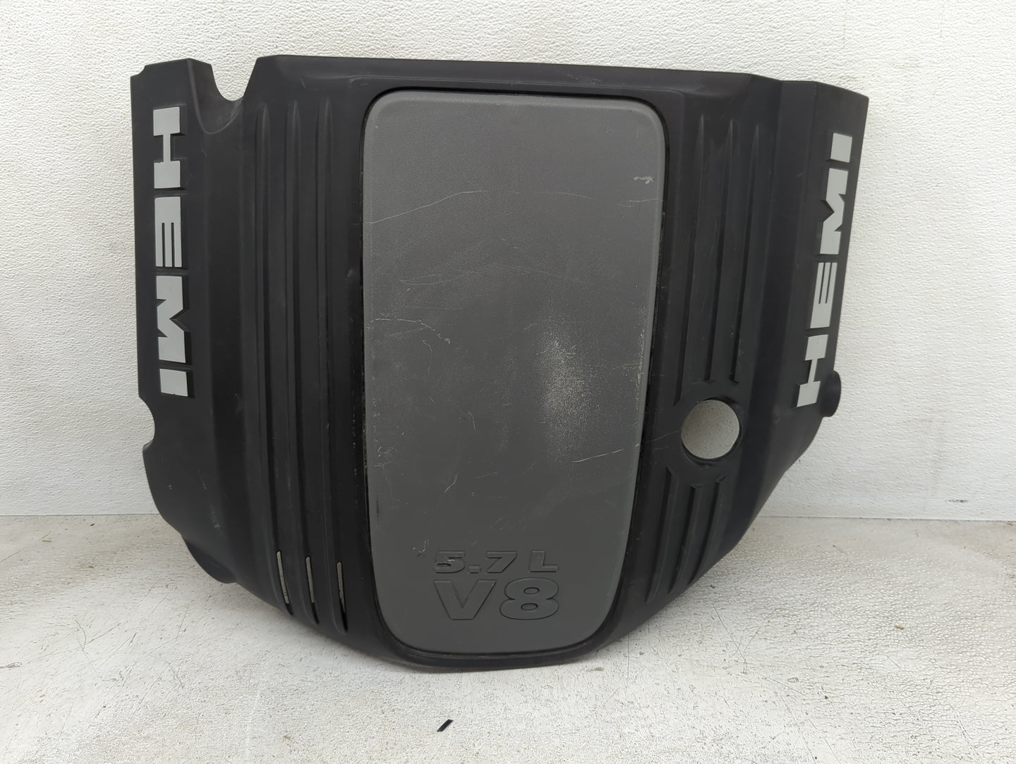 2011 Chrysler 300 Engine Cover - Oemusedautoparts1.com