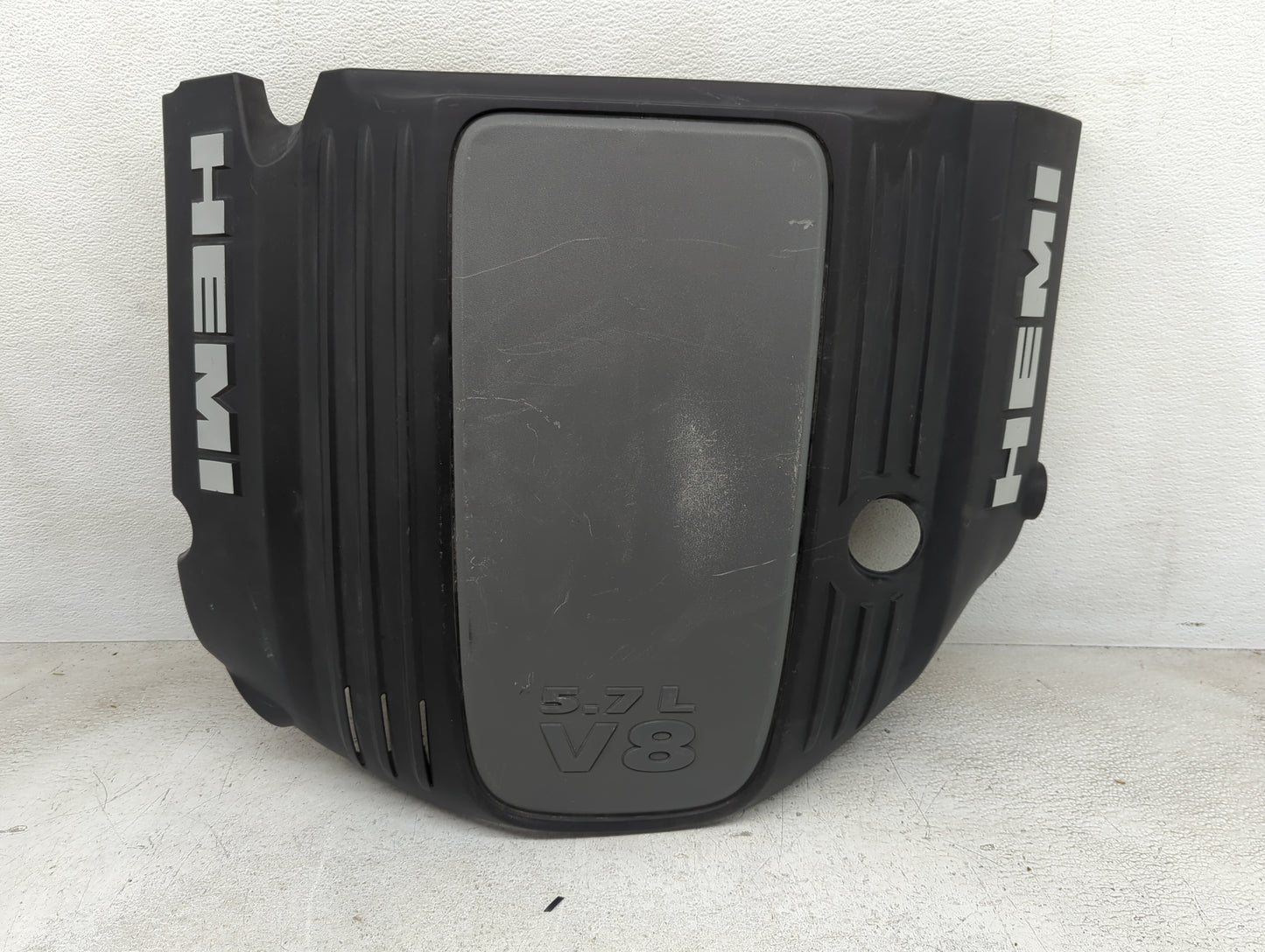 2011 Chrysler 300 Engine Cover - Oemusedautoparts1.com