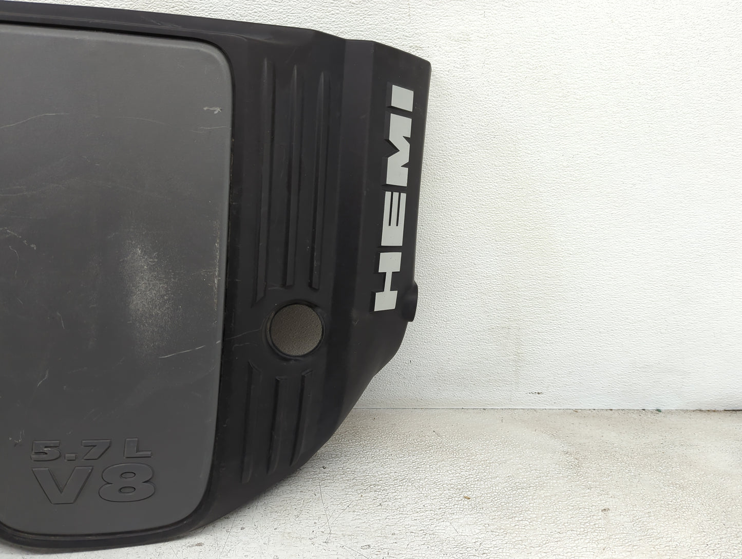 2011 Chrysler 300 Engine Cover - Oemusedautoparts1.com