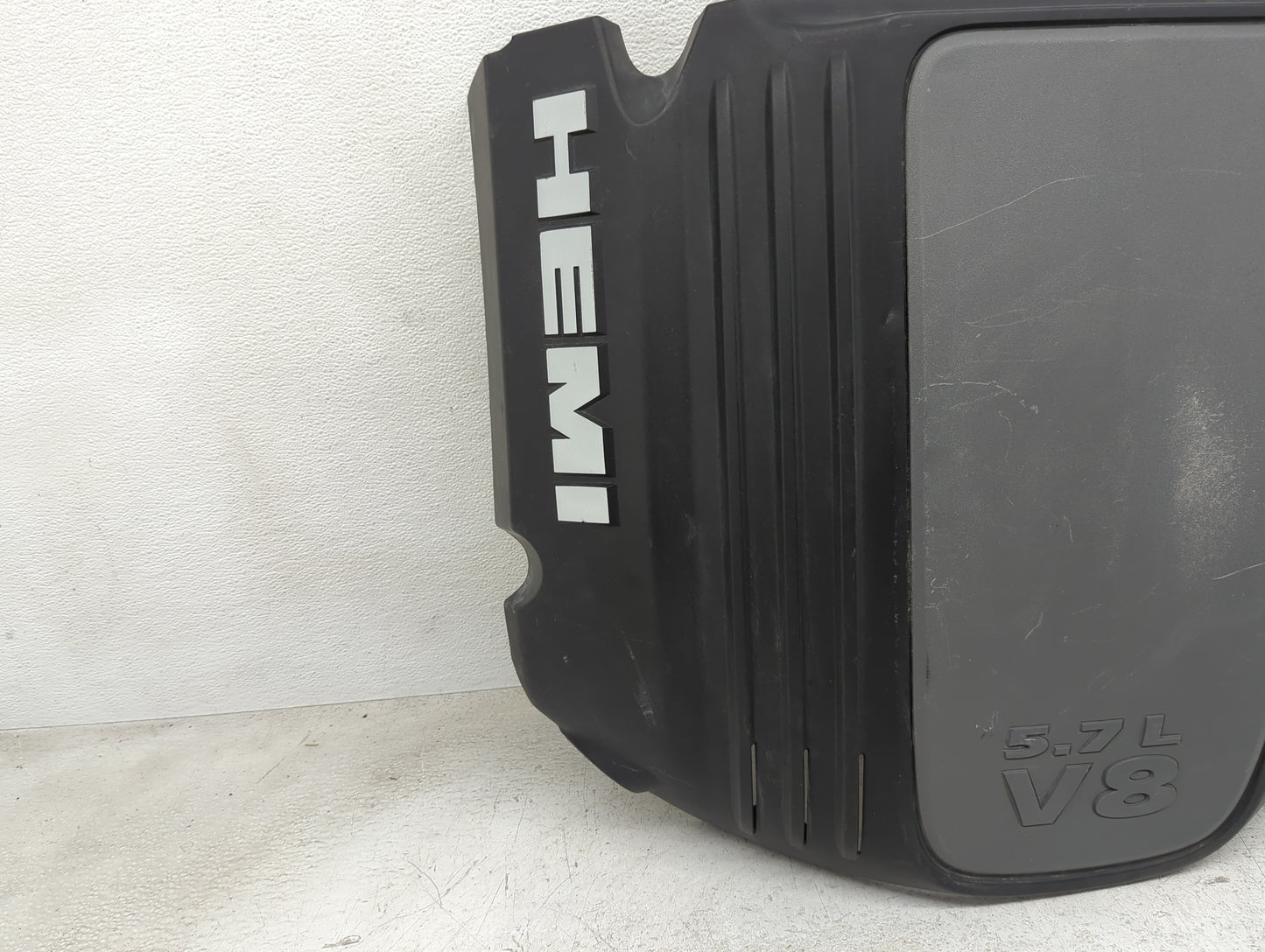 2011 Chrysler 300 Engine Cover - Oemusedautoparts1.com