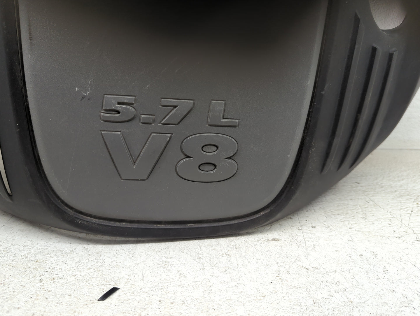 2011 Chrysler 300 Engine Cover - Oemusedautoparts1.com