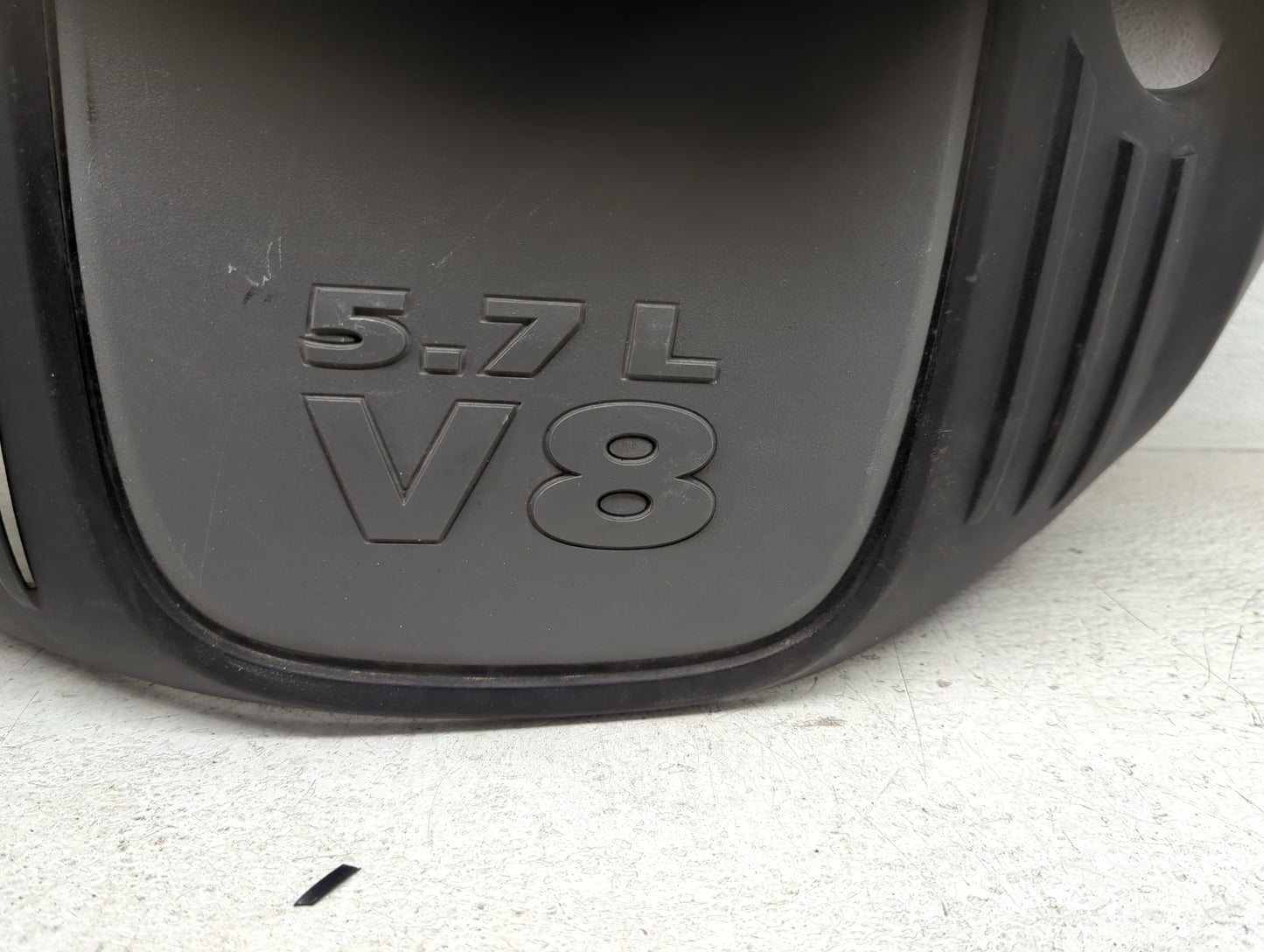 2011 Chrysler 300 Engine Cover - Oemusedautoparts1.com