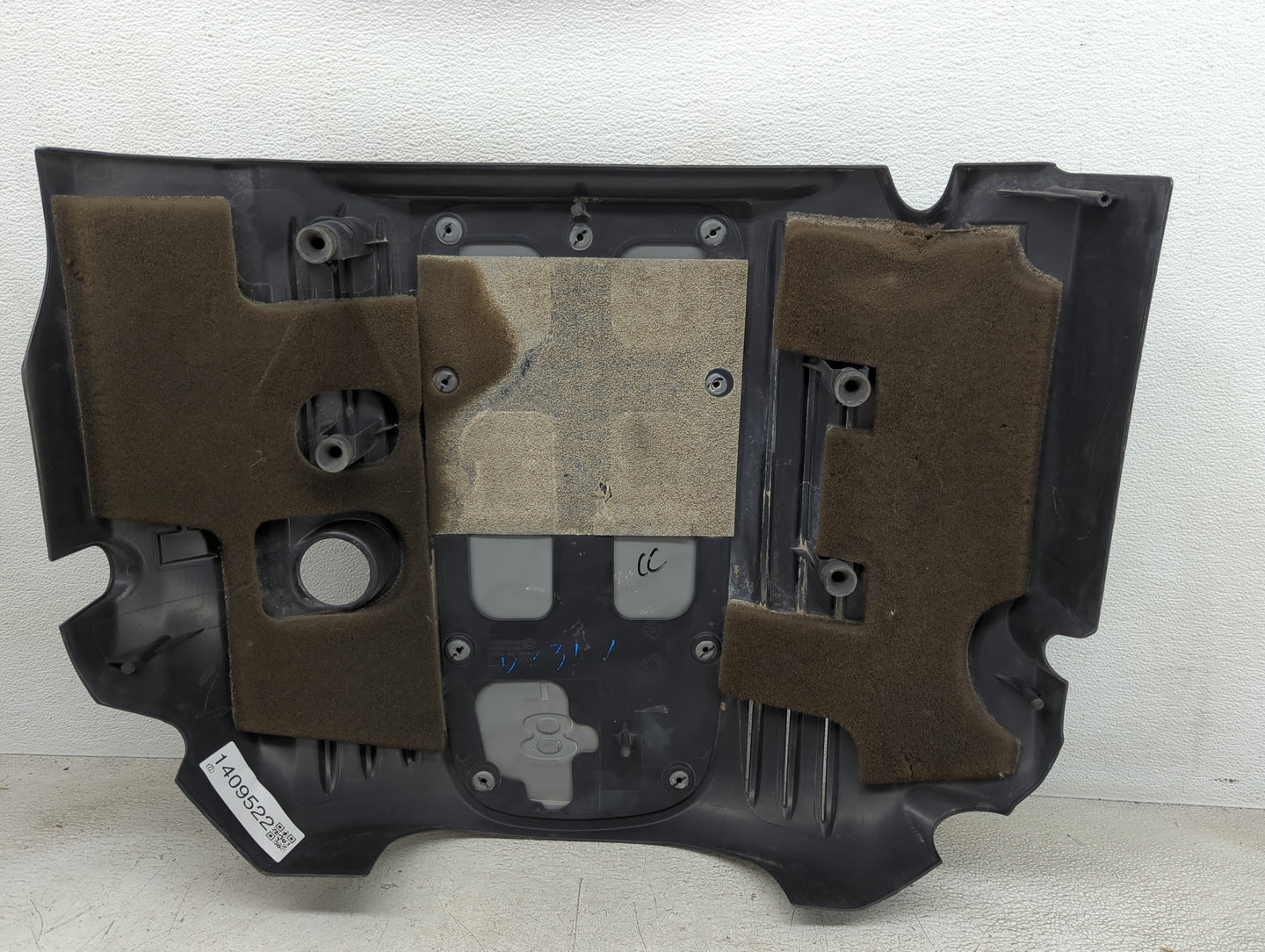 2011 Chrysler 300 Engine Cover - Oemusedautoparts1.com