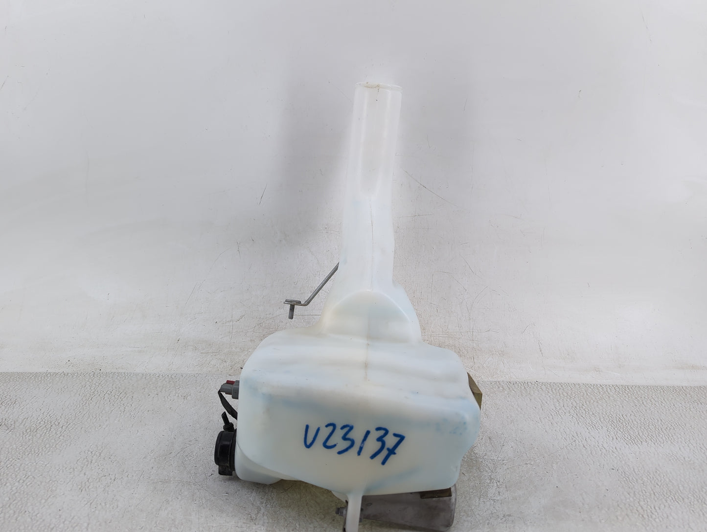 2011-2022 Chrysler 300 Windshield Washer Fluid Reservoir Bottle Oem - Oemusedautoparts1.com