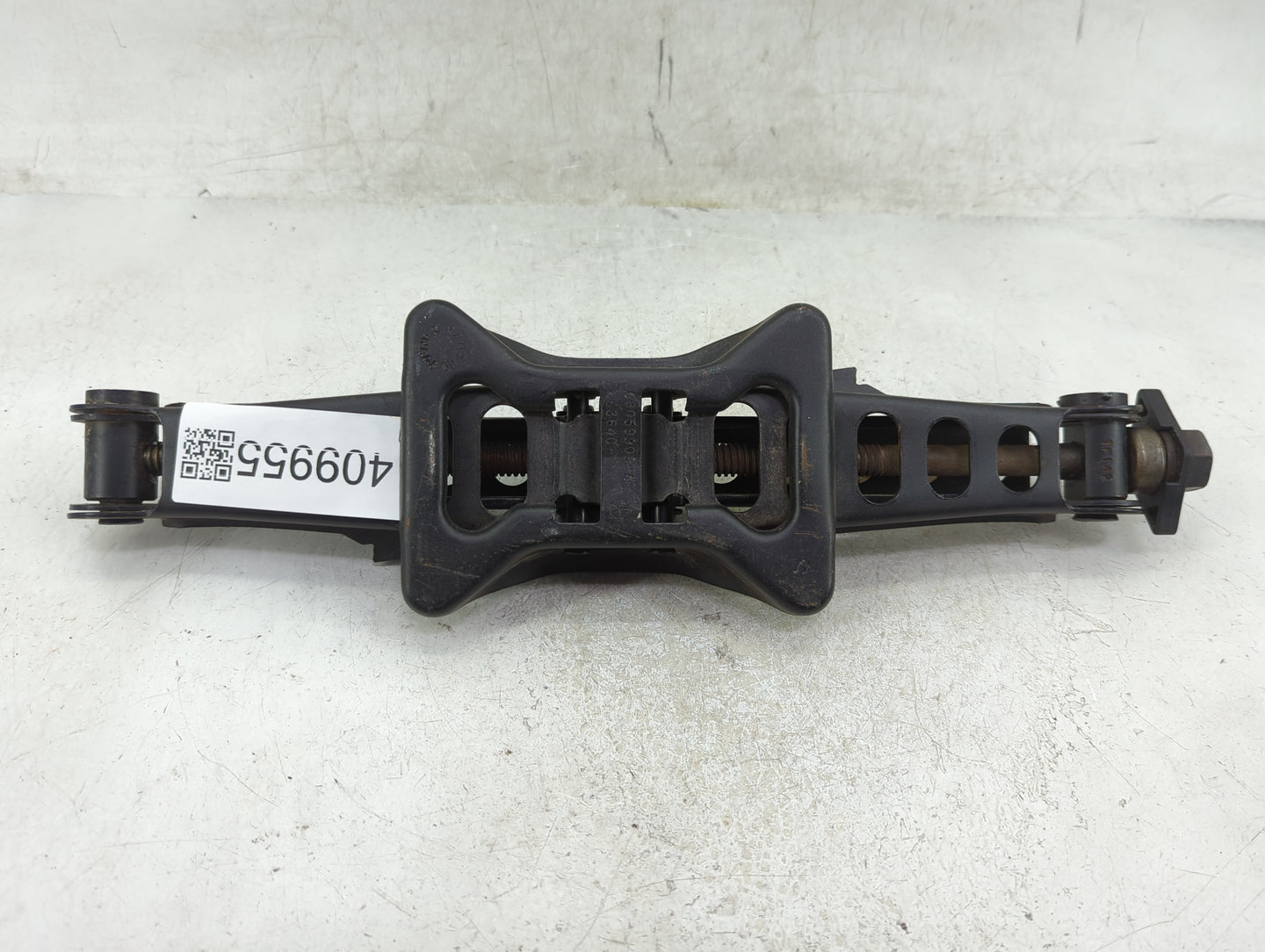 2011 Chrysler 300 Spare Scissor Car Jack - Oemusedautoparts1.com