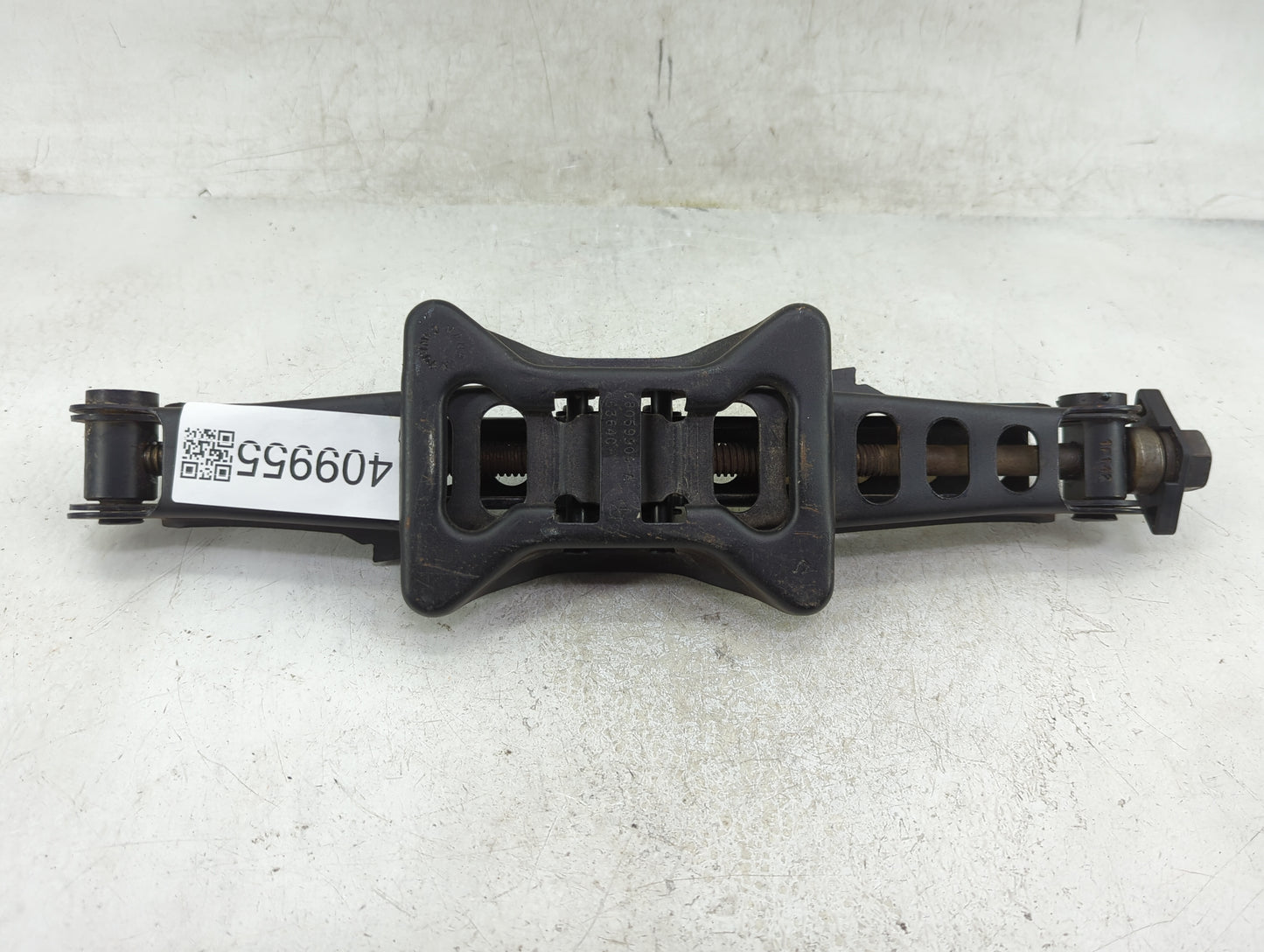 2011 Chrysler 300 Spare Scissor Car Jack - Oemusedautoparts1.com