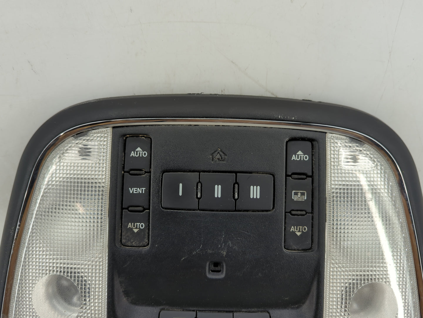2011 Chrysler 300 Overhead Roof Console - Oemusedautoparts1.com