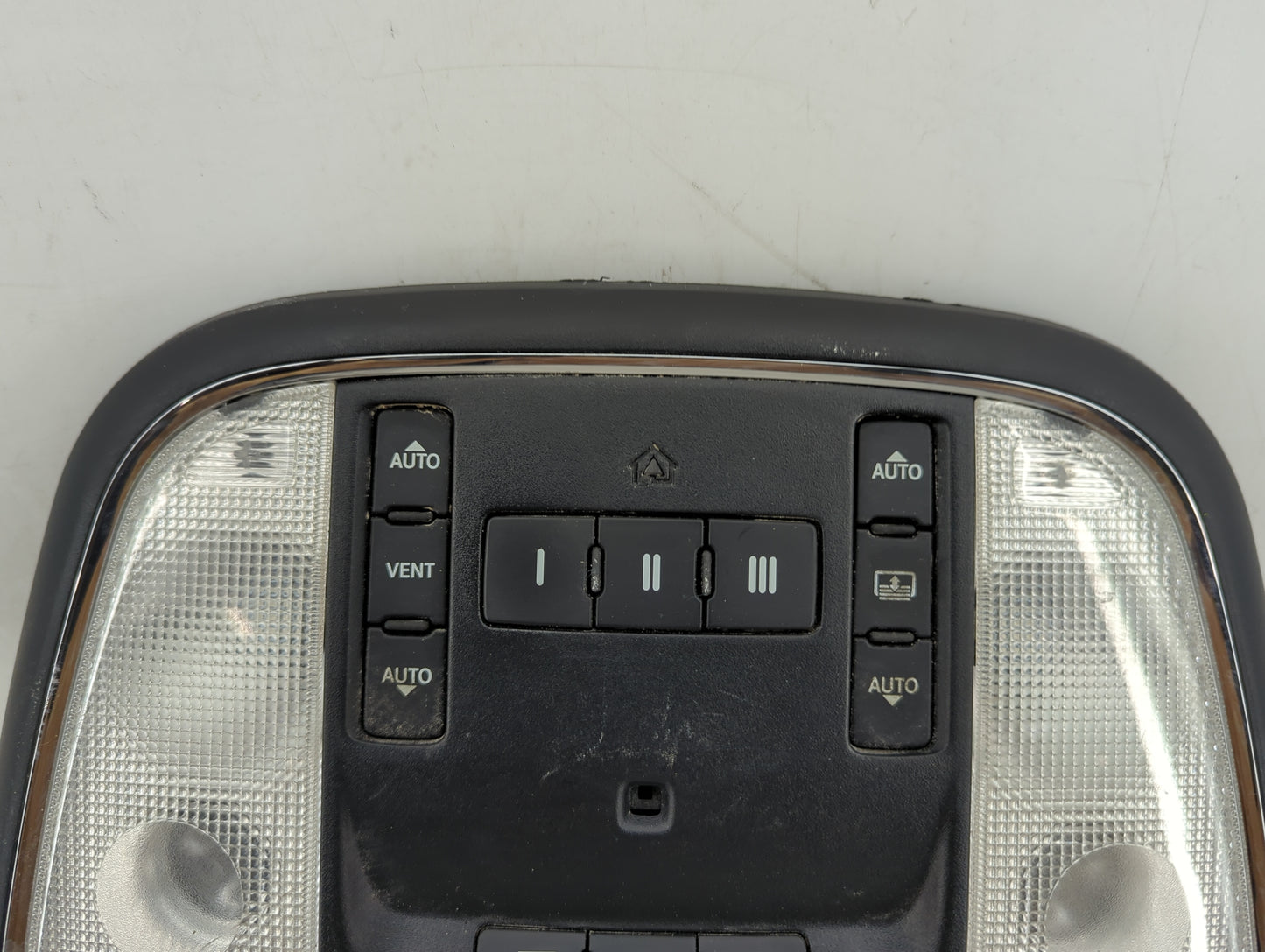 2011 Chrysler 300 Overhead Roof Console - Oemusedautoparts1.com
