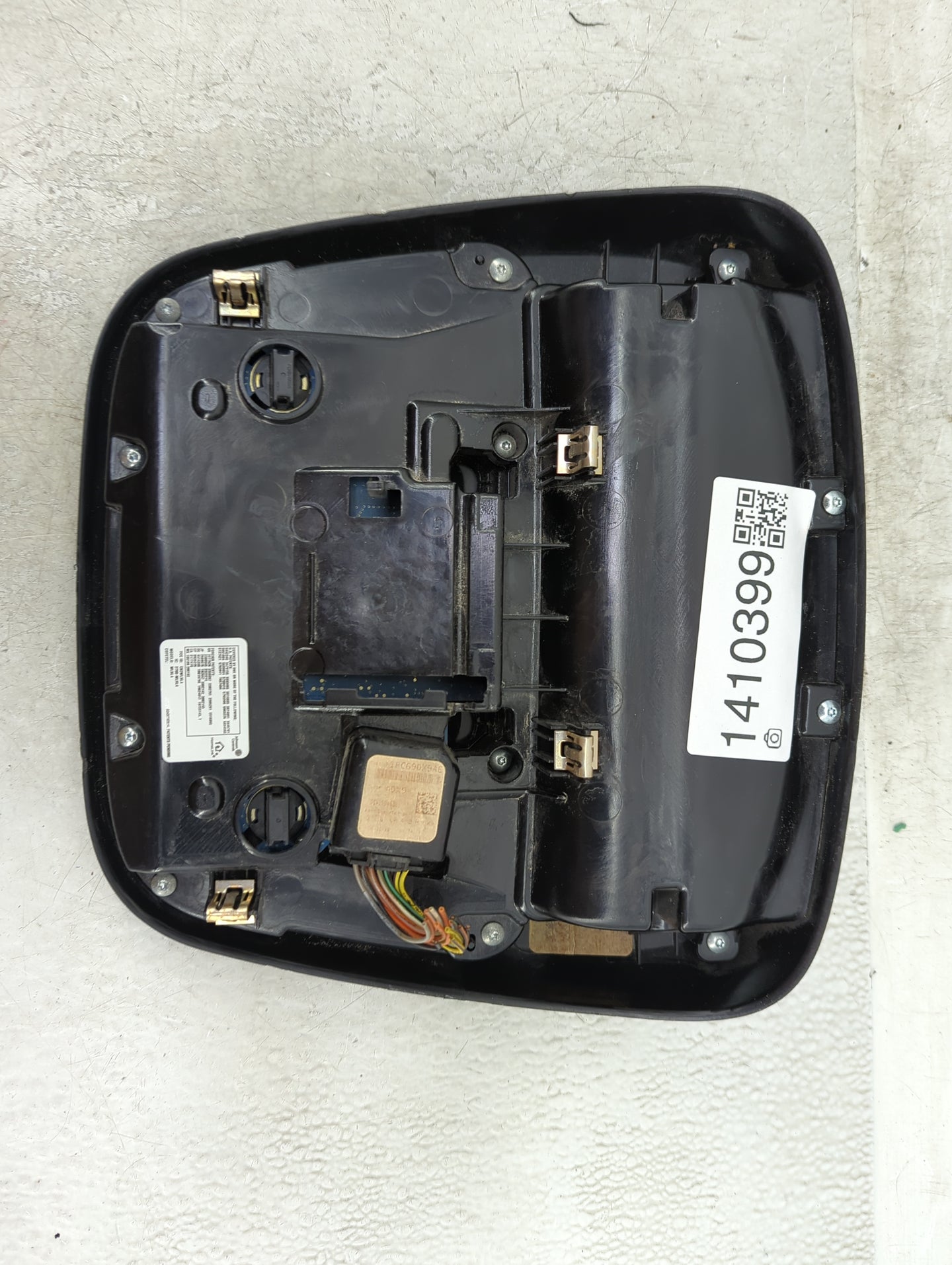 2011 Chrysler 300 Overhead Roof Console - Oemusedautoparts1.com