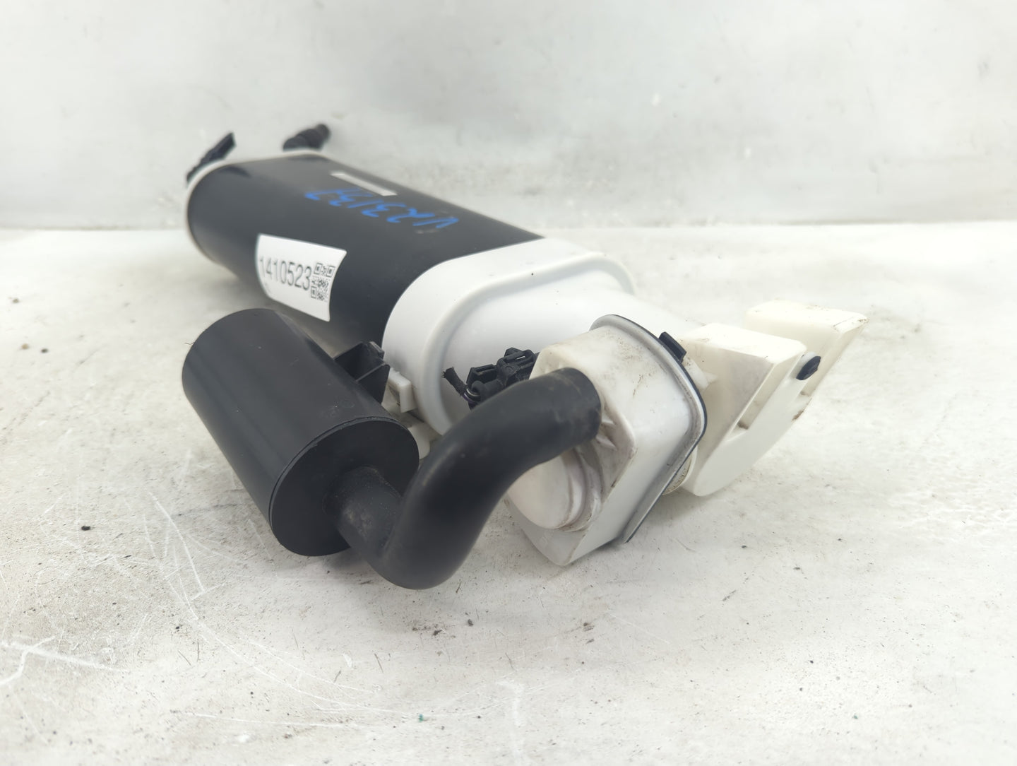 2011 Chrysler 300 Fuel Vapor Charcoal Canister - Oemusedautoparts1.com