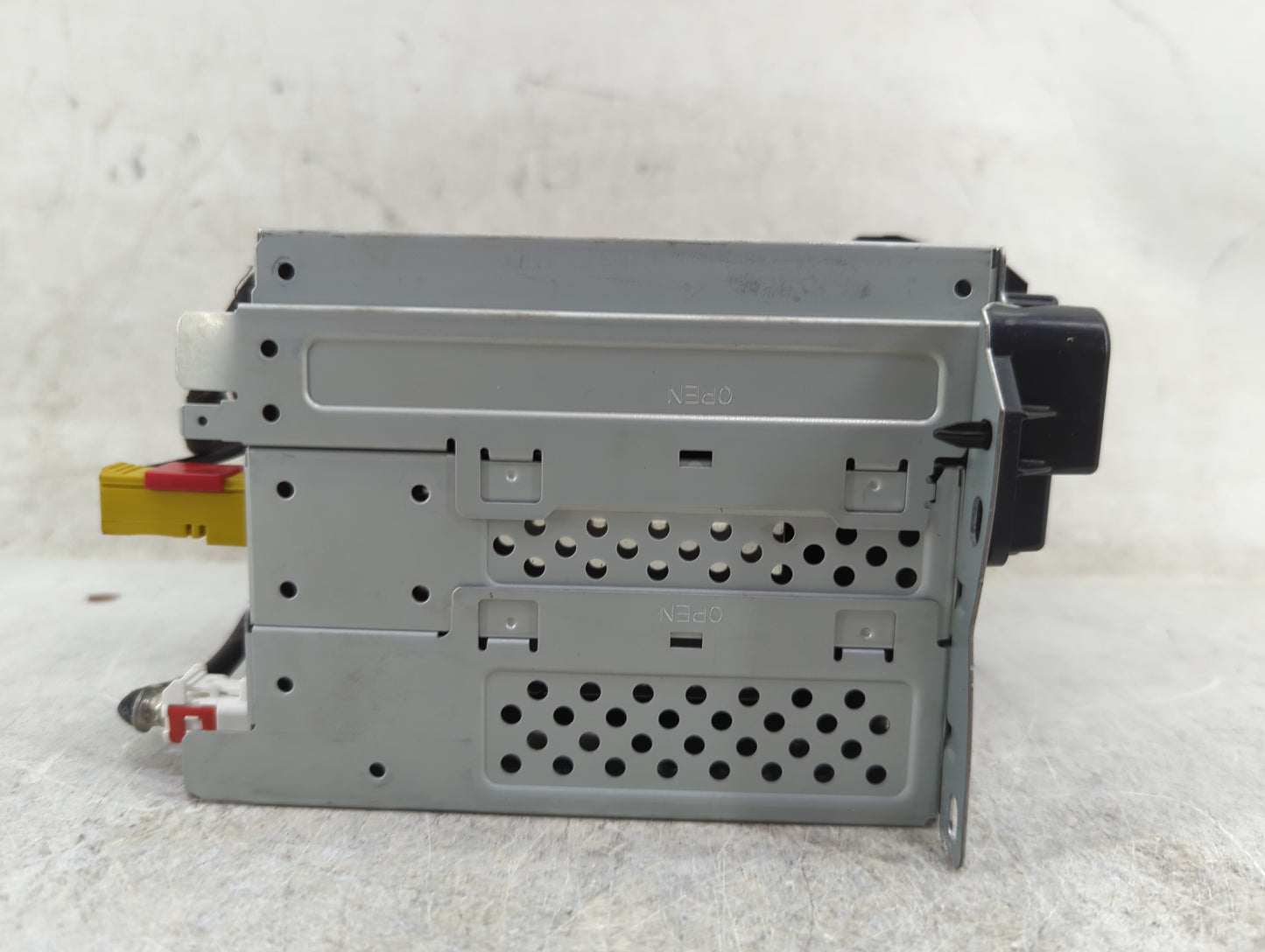 2011 Chrysler 300 Radio AM FM Cd Player Receiver Replacement P/N:P05064538AM CQ-UC00E0GX Fits OEM Used Auto Parts - Oemuseda