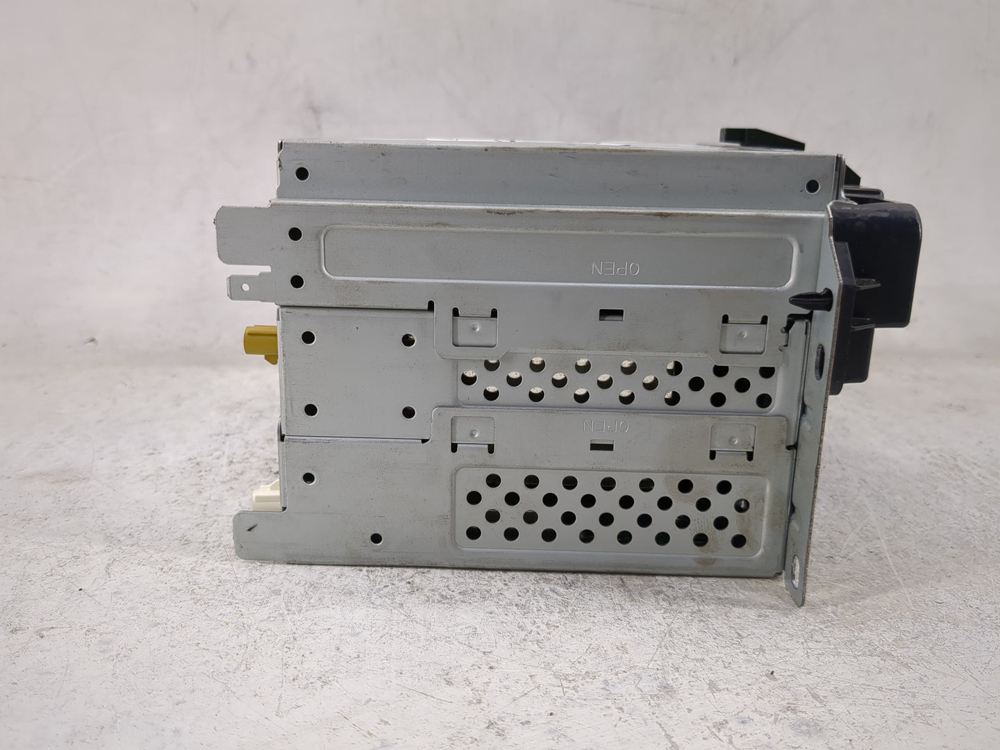 2011 Chrysler 300 Radio AM FM Cd Player Receiver Replacement P/N:P05064538AN Fits OEM Used Auto Parts - Oemusedautoparts1.co