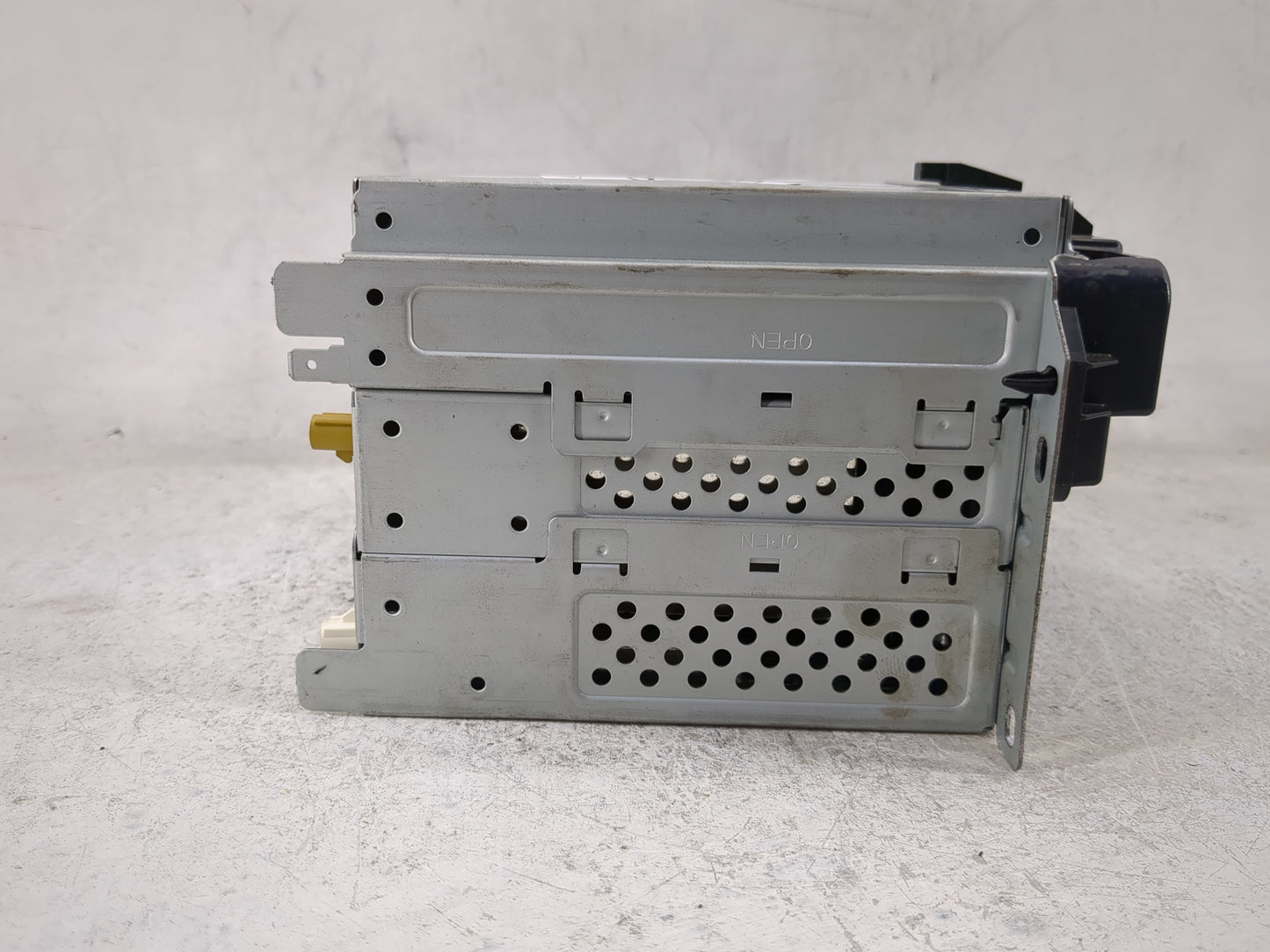 2011 Chrysler 300 Radio AM FM Cd Player Receiver Replacement P/N:P05064538AN Fits OEM Used Auto Parts - Oemusedautoparts1.co