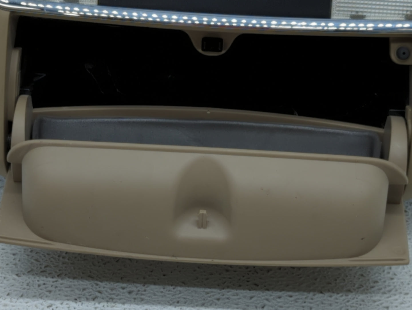 2011-2012 Chrysler 300 Overhead Roof Console 525108 - Oemusedautoparts1.com