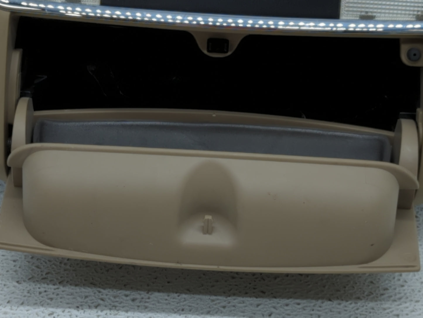 2011-2012 Chrysler 300 Overhead Roof Console 525108 - Oemusedautoparts1.com