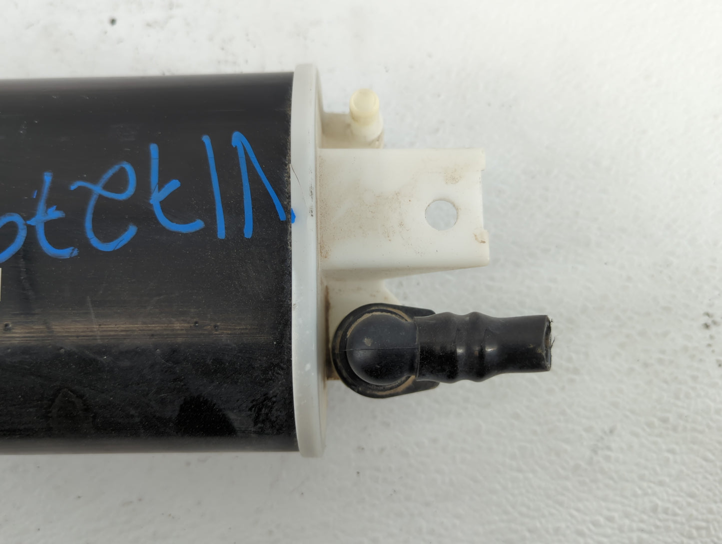 2011 Chrysler 300 Fuel Vapor Charcoal Canister - Oemusedautoparts1.com