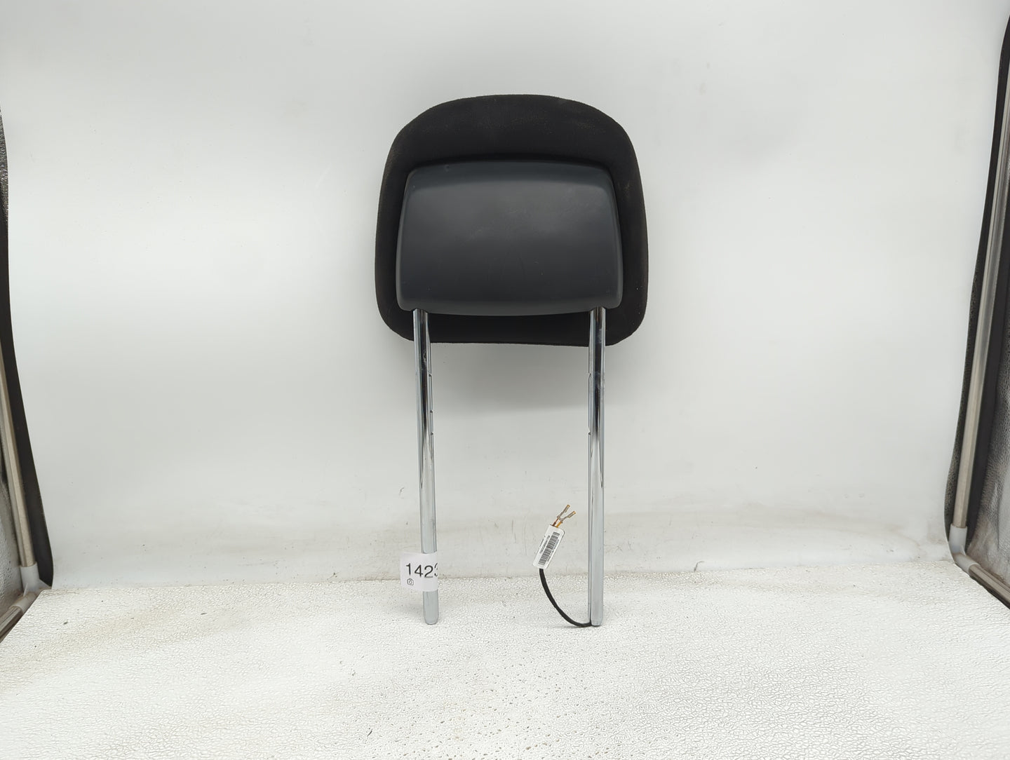Chrysler Town And Country Headrest Head Rest Front Driver Passenger Seat - Oemusedautoparts1.com