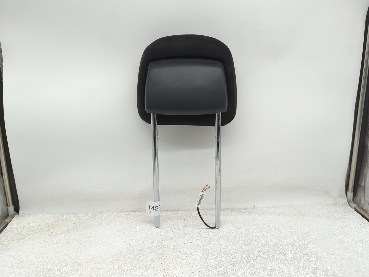 Chrysler Town And Country Headrest Head Rest Front Driver Passenger Seat - Oemusedautoparts1.com