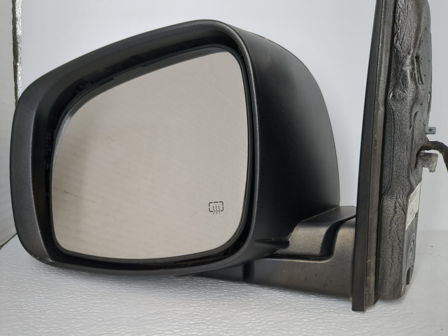 2011-2016 Chrysler Town & Country Driver Side View Mirror - Left Door Mirror OEM Used - Oemusedautoparts1.com