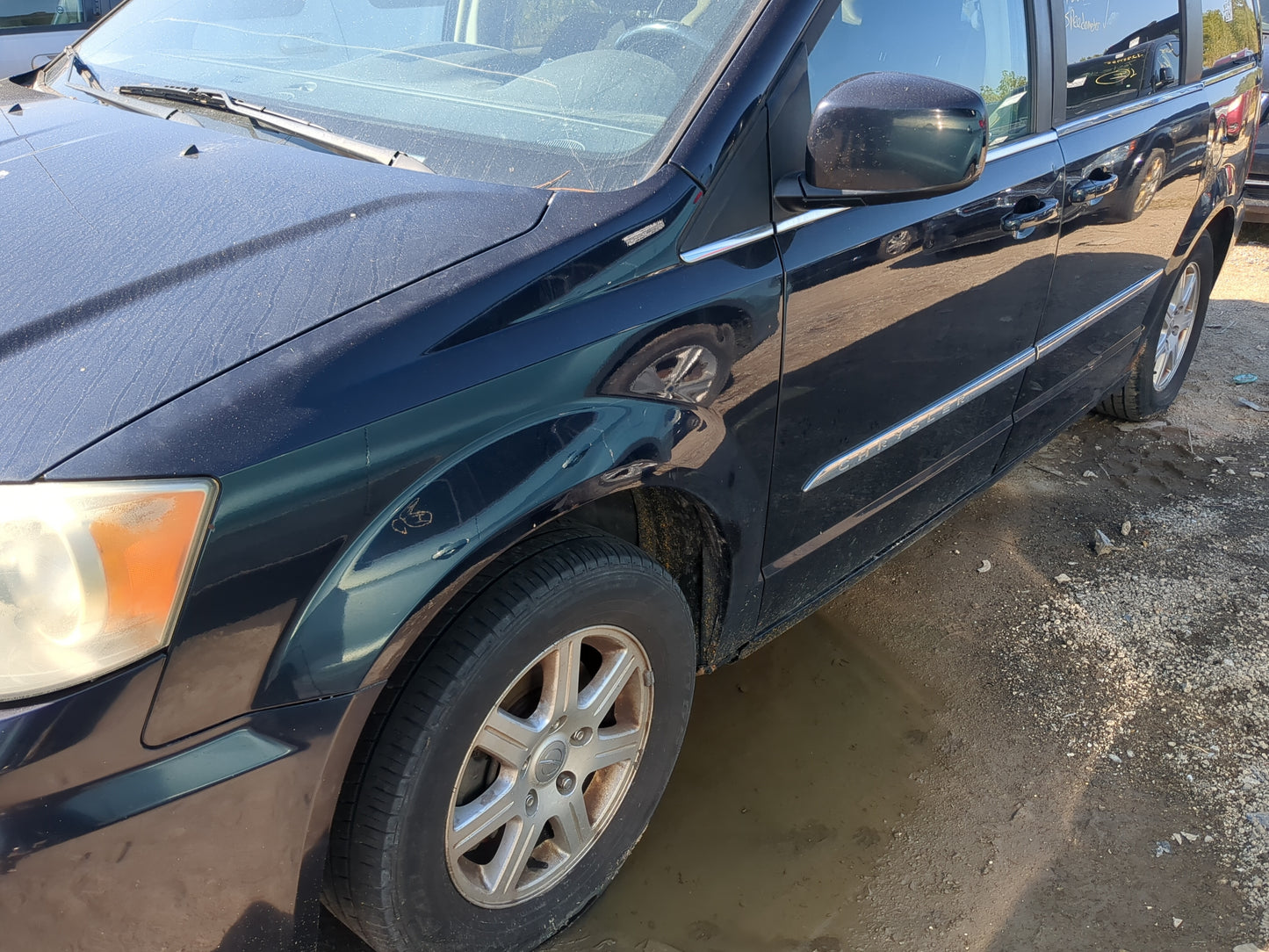 2008-2016 Chrysler Town & Country Driver Fender - Oemusedautoparts1.com