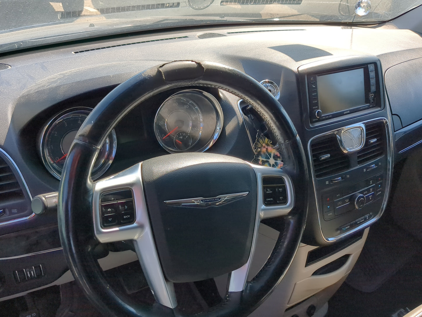 2011 Chrysler Town & Country Air Bag Driver Left Steering Wheel Mounted - Oemusedautoparts1.com