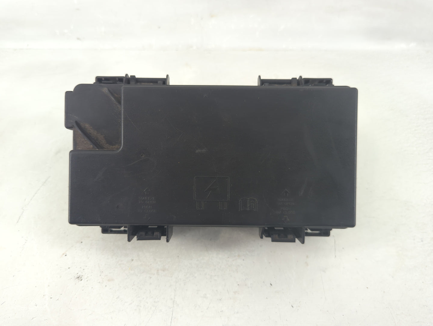 2011-2011 Chrysler Town & Country Fusebox Fuse Box Relay Module Tipm - Oemusedautoparts1.com