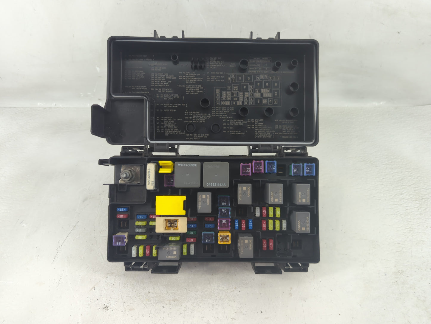 2011-2011 Chrysler Town & Country Fusebox Fuse Box Relay Module Tipm - Oemusedautoparts1.com