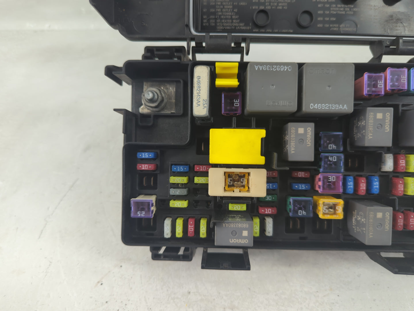 2011-2011 Chrysler Town & Country Fusebox Fuse Box Relay Module Tipm - Oemusedautoparts1.com