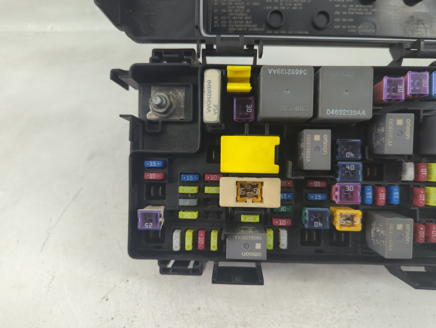 2011-2011 Chrysler Town & Country Fusebox Fuse Box Relay Module Tipm - Oemusedautoparts1.com