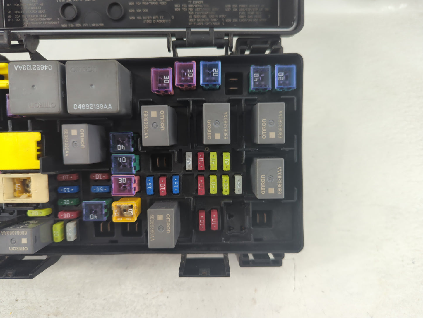 2011-2011 Chrysler Town & Country Fusebox Fuse Box Relay Module Tipm - Oemusedautoparts1.com