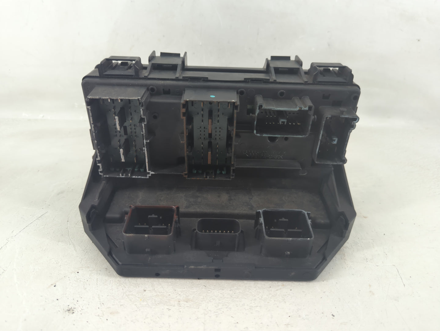 2011-2011 Chrysler Town & Country Fusebox Fuse Box Relay Module Tipm - Oemusedautoparts1.com