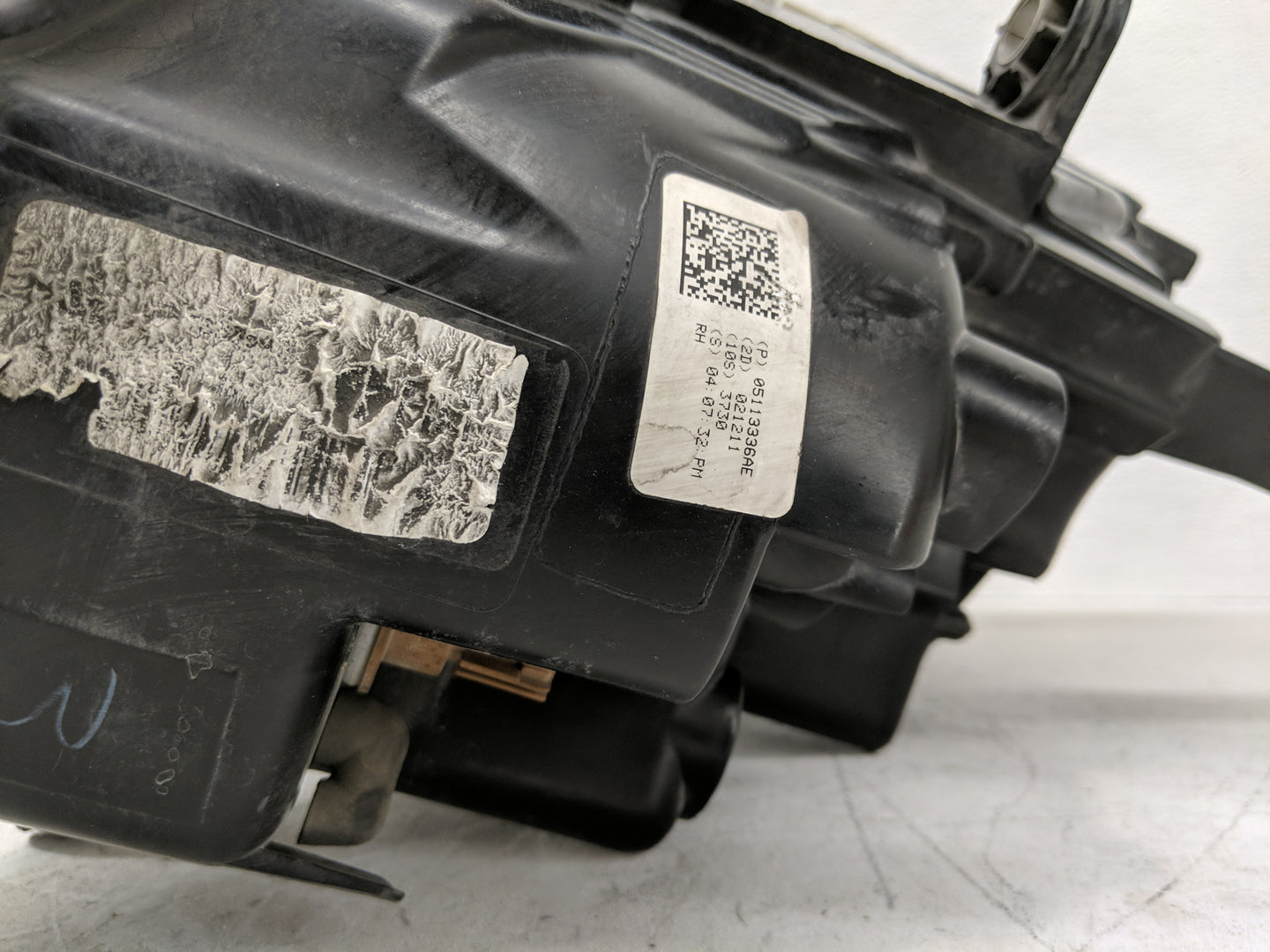 2011 Town & Country Passenger Right Oem Head Light Headlight Lamp - Oemusedautoparts1.com