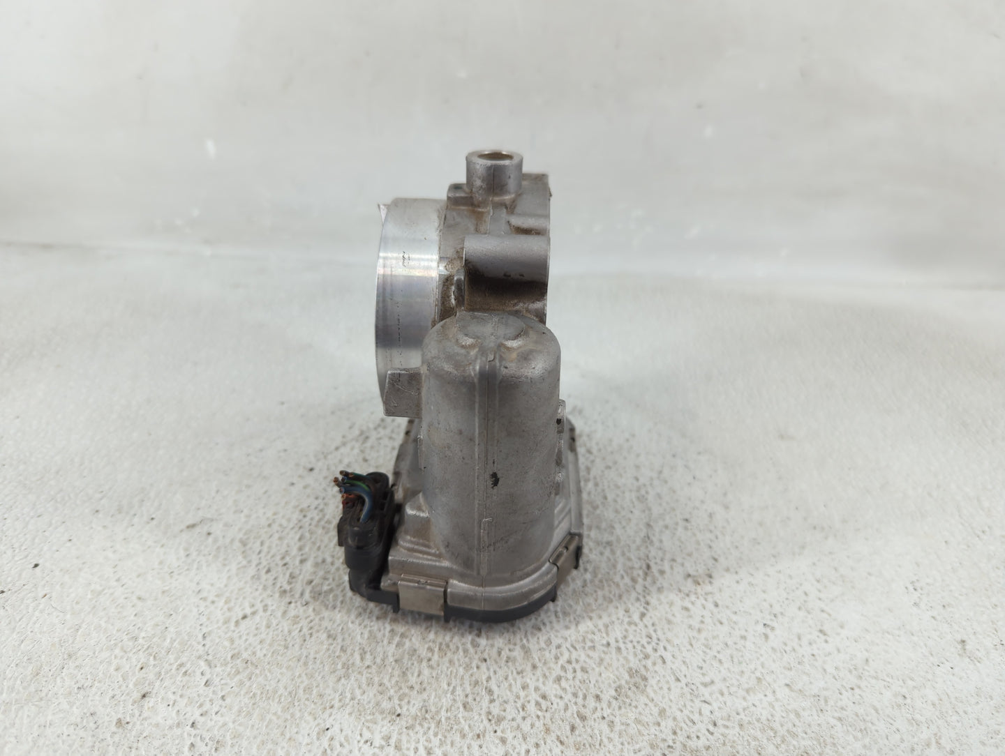 2011-2016 Chrysler Town & Country Throttle Body P/N:0 280 750 570 05184349AC Fits OEM Used Auto Parts - Oemusedautoparts1.co