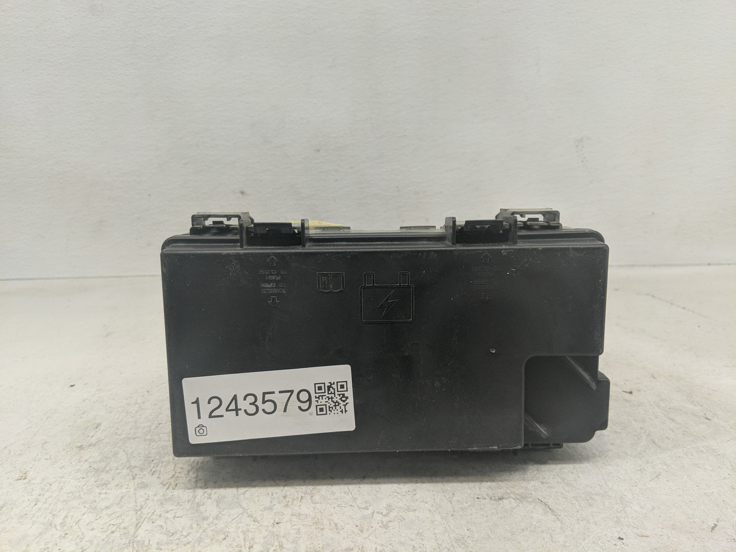 2011-2011 Chrysler Town & Country Fusebox Fuse Box Relay Module Tipm - Oemusedautoparts1.com