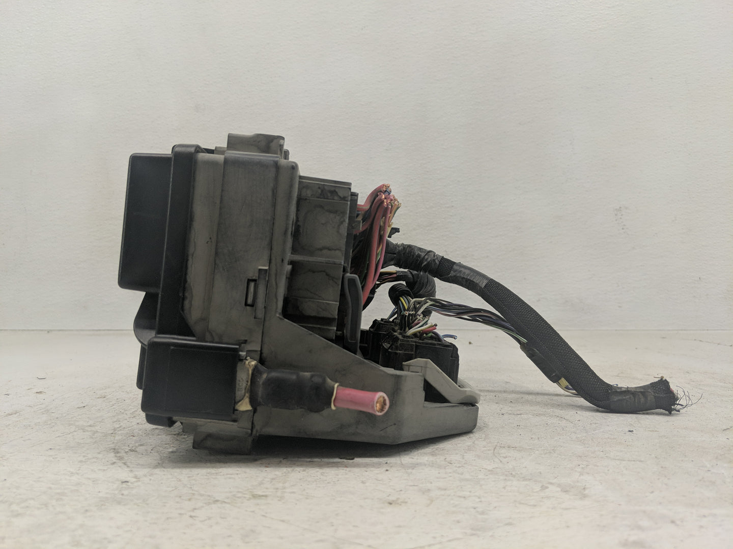 2011-2011 Chrysler Town & Country Fusebox Fuse Box Relay Module Tipm - Oemusedautoparts1.com